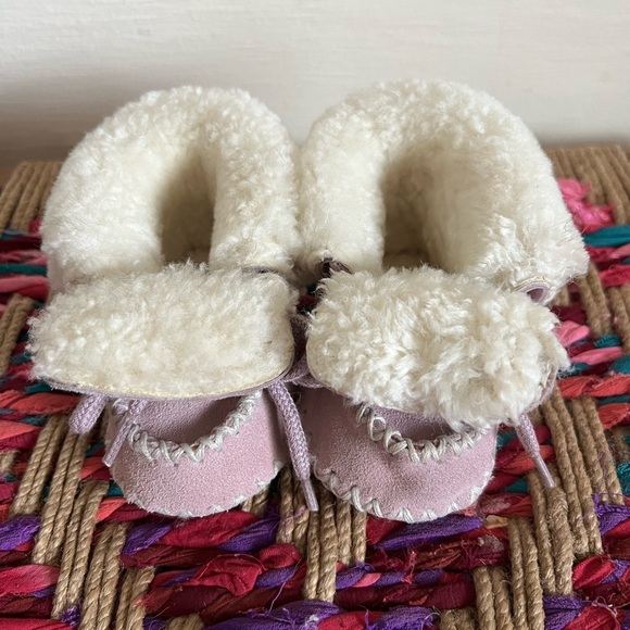 Ralph Lauren Layette Sherpa Lined Baby Moccasins - Picture 1 of 9